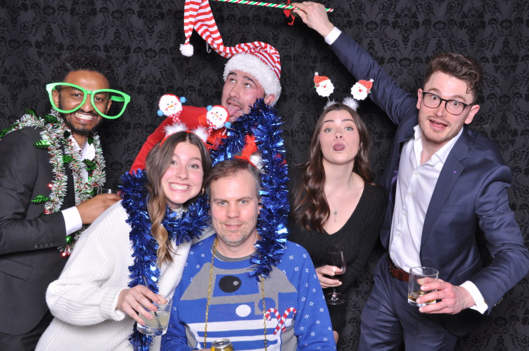 DIRTT | 2022 Holiday Party Photo Booth